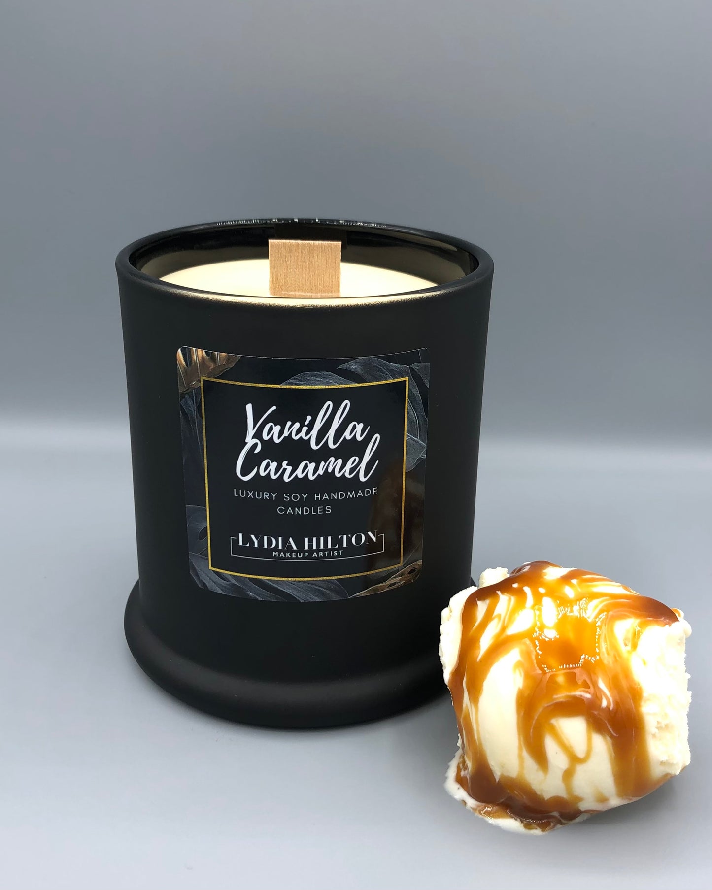 Vanilla Caramel Scented Hand-Poured Soy Wax Candle